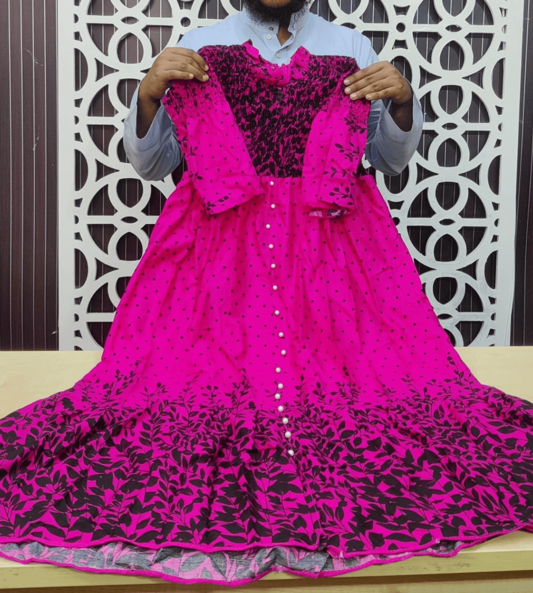 চায়না সফ্ট লিলেন কাপড়ের ওয়ান পিছ গাউন-(গোলাপির মধ্যে কালো পাতা)