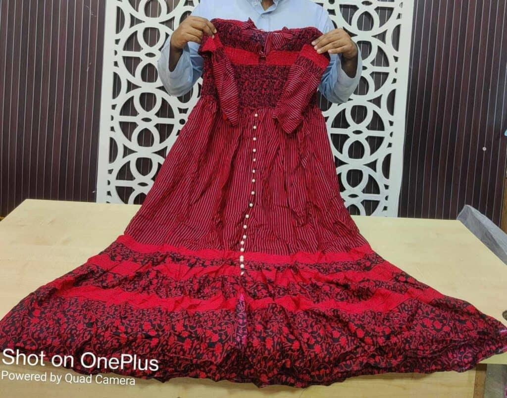 চায়না সফ্ট লিলেন কাপরের ওয়ান পিছ গাউন-(লাল স্টেপ)